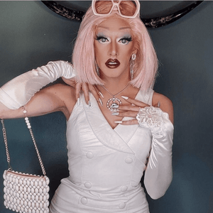 WOMAN WEDNESDAY With Karen Beaches